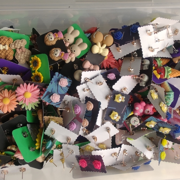 None Jewelry - 20 pairs of earrings